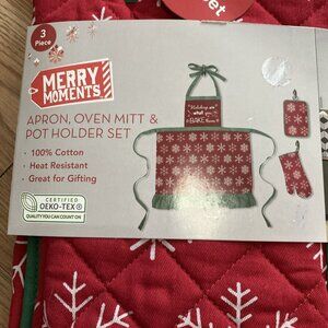Apron Set Christmas Holiday Baking Oven Mitt Potholder Kitchen Merry Moments